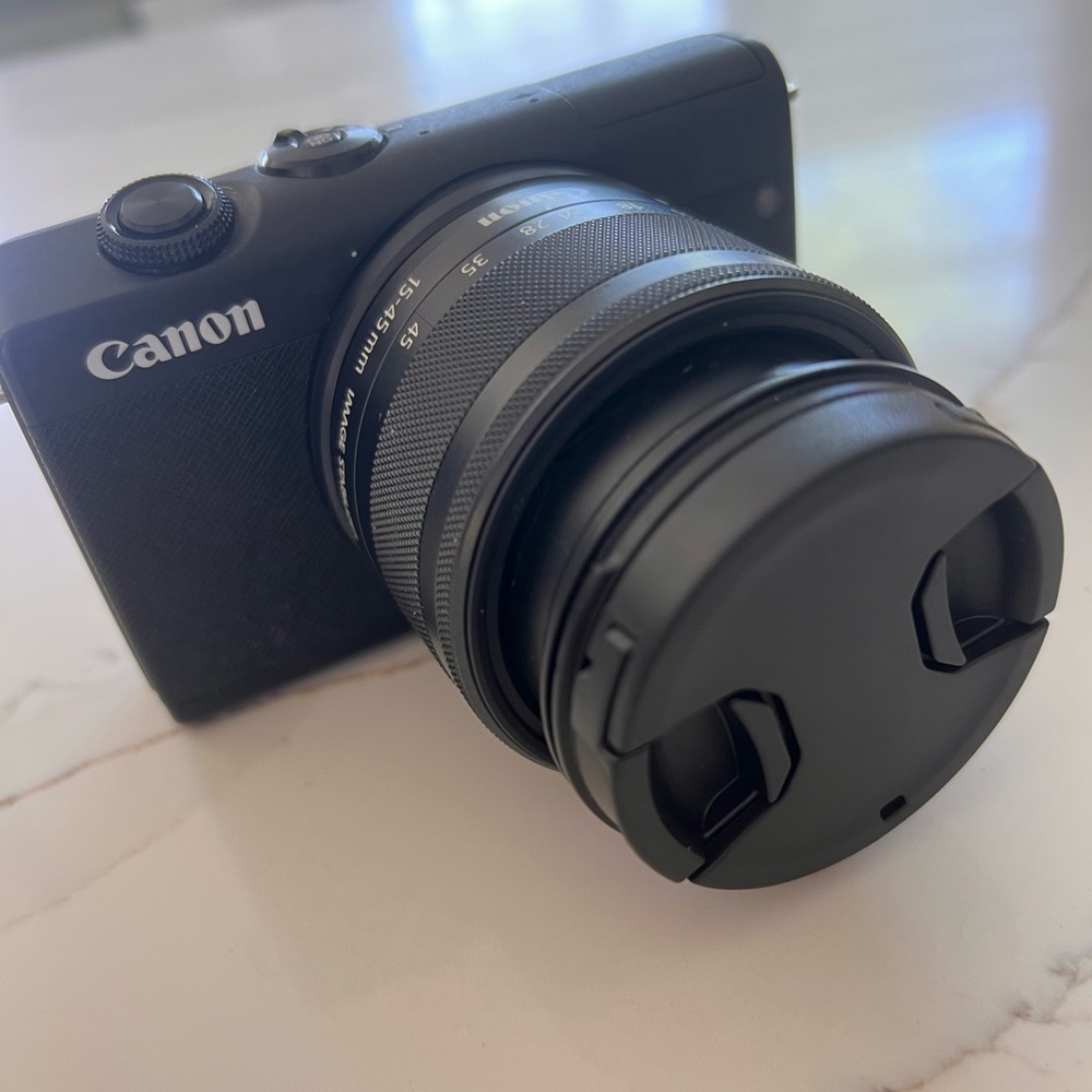 Canon EOS M200 - Gently Used